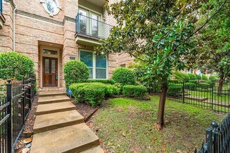 4230 Holland Ave in Dallas, TX - Building Photo - Building Photo