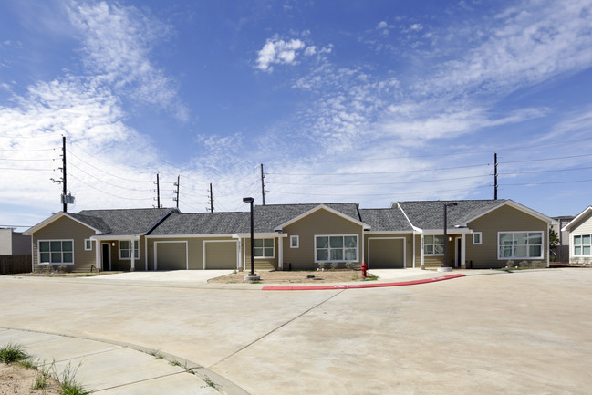 Southern Knights Independent Living in Tomball, TX - Building Photo - Primary Photo