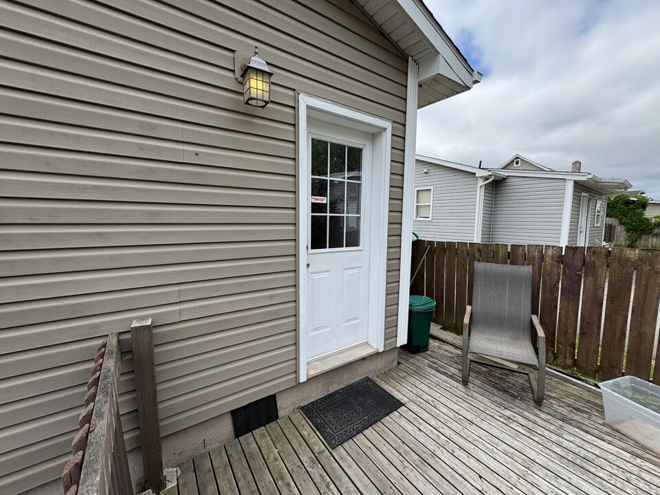 551 Champlain St in Dieppe, NB - Building Photo