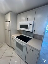 2009 Cornwall A in Boca Raton, FL - Building Photo