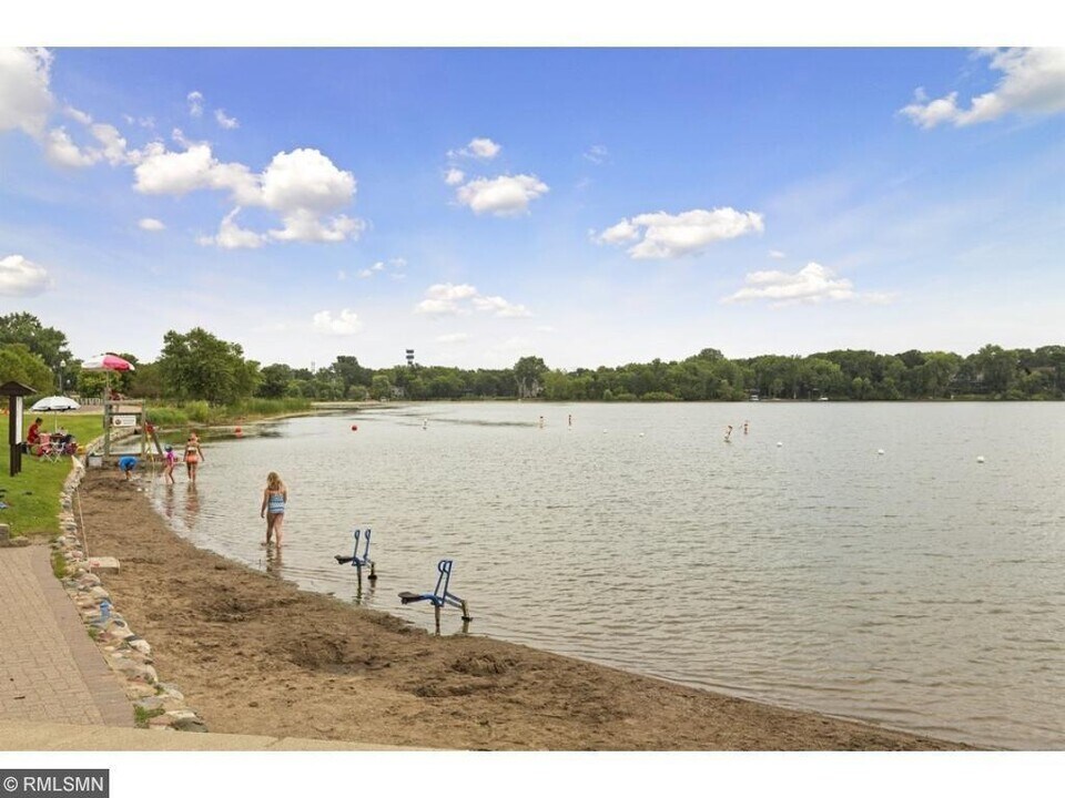 2270 Ranchview Ln N in Plymouth, MN - Building Photo