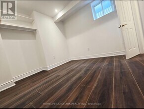 147 Bocelli Crescent in Hamilton, ON - Building Photo - Building Photo