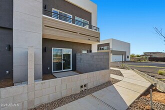 8137 E Brown Rd in Mesa, AZ - Building Photo - Building Photo