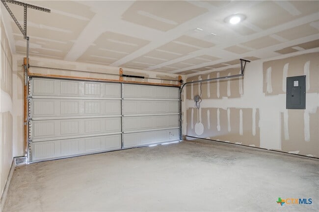 property at 121 Roanwood Dr