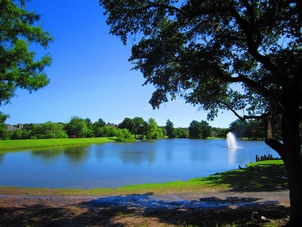 Acadia on the Lake Apartments in San Antonio, TX - Foto de edificio