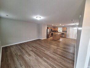 1108 Lake Village Dr in Columbia, SC - Building Photo - Building Photo