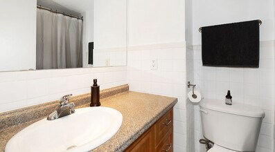 235 Bay St in Ottawa, ON - Building Photo - Building Photo