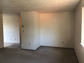 2829-2831 Applewood Ln in Eugene, OR - Building Photo - Building Photo