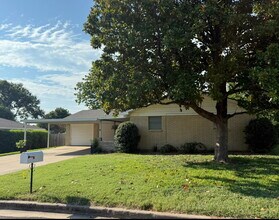 109 Redbud Cir in Hewitt, TX - Building Photo - Building Photo