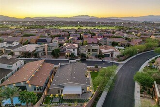 2560 Bridle Oaks Ct in Henderson, NV - Building Photo - Building Photo
