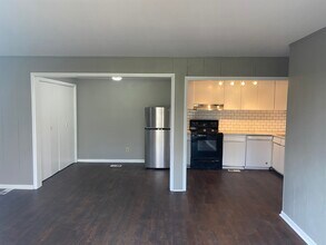 4207 Locust St, Unit A in Kansas City, MO - Building Photo - Building Photo