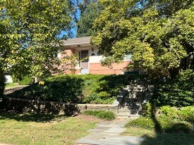 6805 Millwood Rd in Bethesda, MD - Building Photo