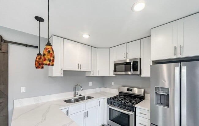 4933 Auburn Dr in San Diego, CA - Building Photo - Building Photo