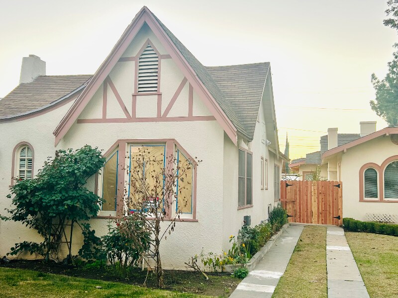 2211 N Van Ness Blvd in Fresno, CA - Building Photo