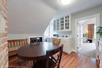 30 Harrison Ave in Newport, RI - Foto de edificio - Building Photo