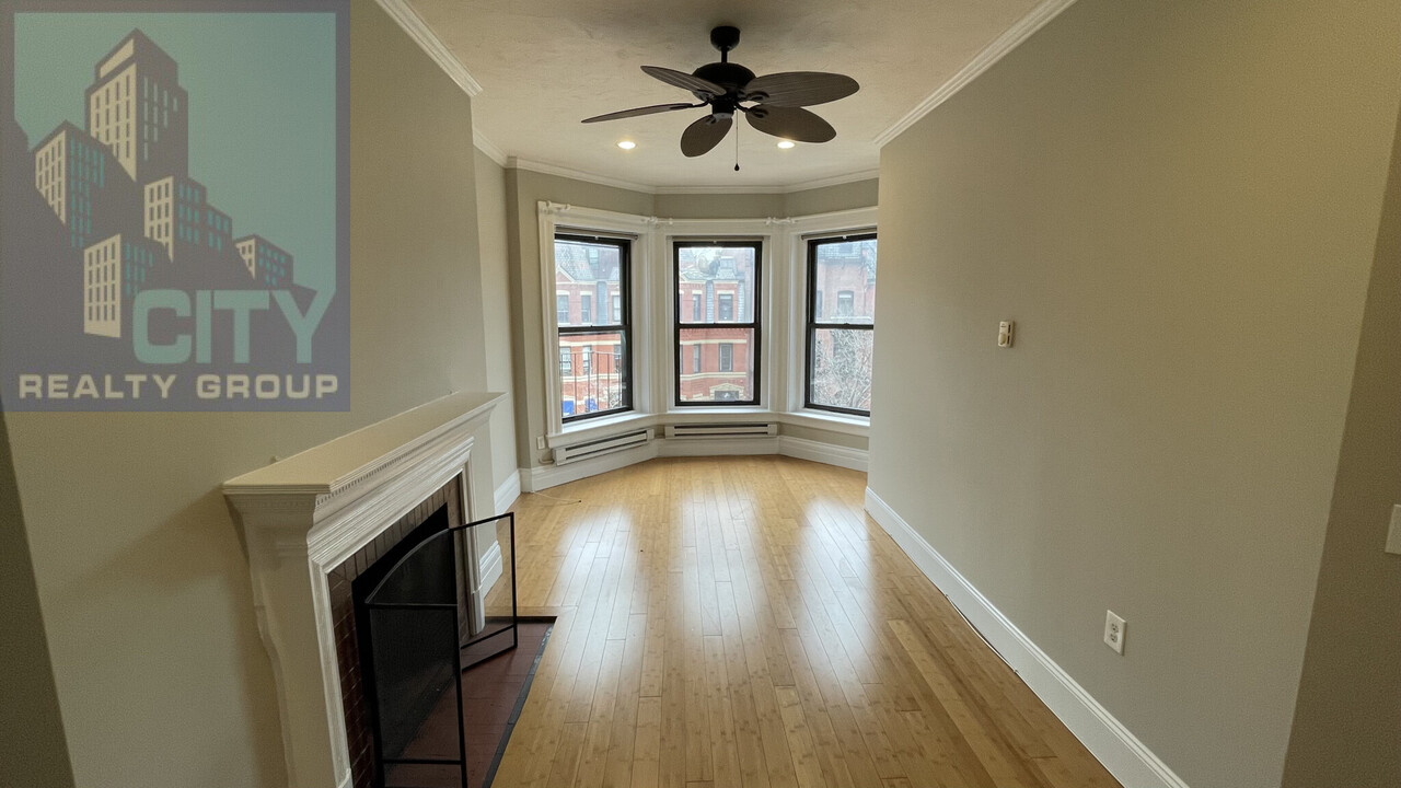 252 Newbury St, Unit 2R in Boston, MA - Building Photo