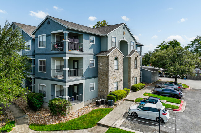 Park Hill Apartments in San Marcos, TX - Foto de edificio - Building Photo