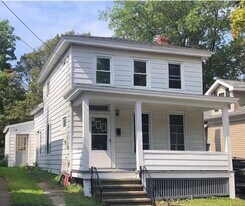 64 Ontario St in Oswego, NY - Building Photo
