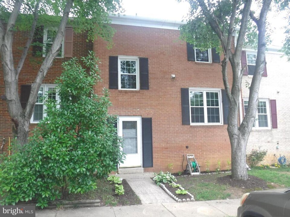 7753 Durer Ct in Springfield, VA - Building Photo