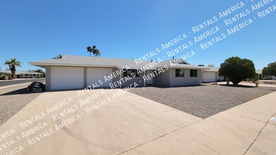 11633 N Desert Hills Dr W in Sun City, AZ - Foto de edificio - Building Photo