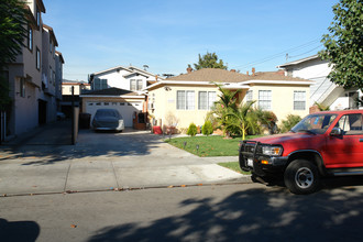 525 E Garfield Ave in Glendale, CA - Foto de edificio - Building Photo