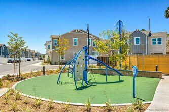 1523 Wingwood Ln in Vista, CA - Building Photo - Building Photo