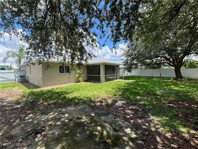 404 SE 19th Ln in Cape Coral, FL - Building Photo - Building Photo