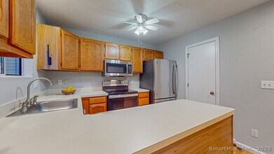 80 Country Ln in Vernon, CT - Building Photo - Building Photo