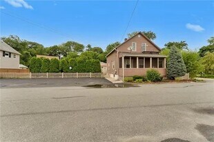 29 Eton Ave in Warwick, RI - Building Photo