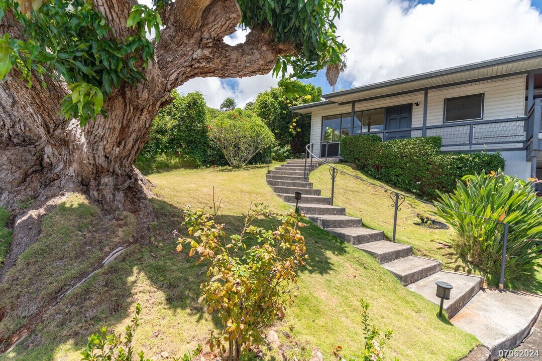 99-1061-1061 Manako Pl in Aiea, HI - Building Photo