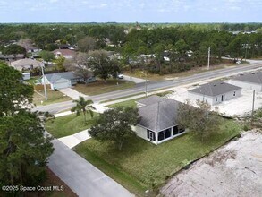 581 Eldron Blvd SE in Palm Bay, FL - Building Photo - Building Photo