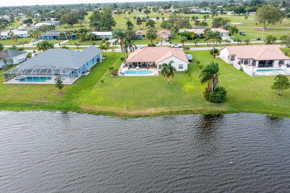 1507 SE Westmoreland Blvd in Port St. Lucie, FL - Foto de edificio