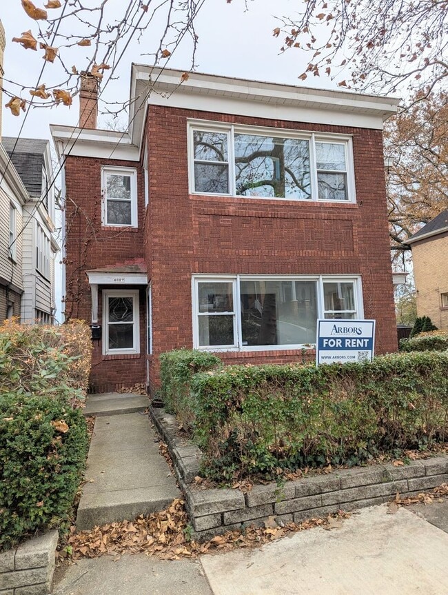 4027-4029-4029 Windsor St