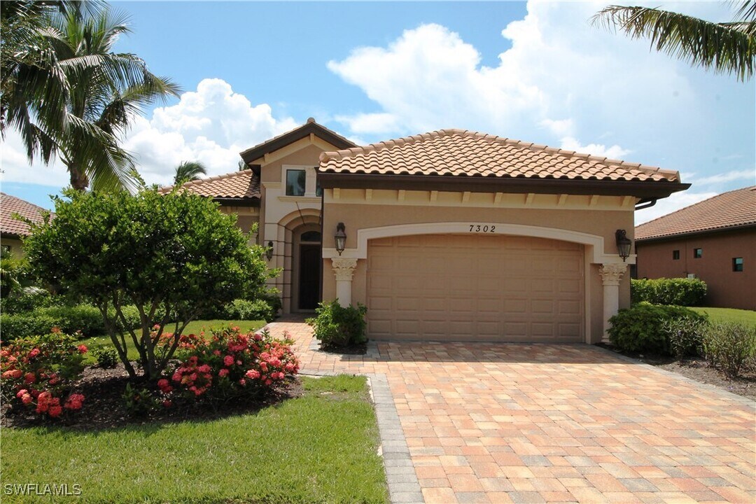 7302 Acorn Way in Naples, FL - Building Photo