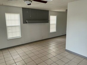 2630 Waco St, Unit B106 in San Angelo, TX - Building Photo - Building Photo