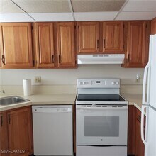 37 High Point Cir E in Naples, FL - Building Photo - Building Photo