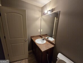 175 Oakland Hills Way in Lawrenceville, GA - Building Photo - Building Photo