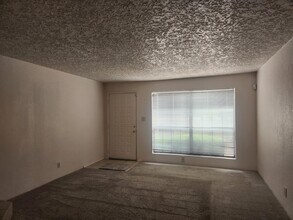 6041 Sequoia Rd NW in Albuquerque, NM - Building Photo - Building Photo