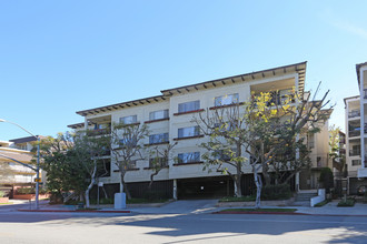 6100 Buckingham Pky in Culver City, CA - Building Photo - Building Photo