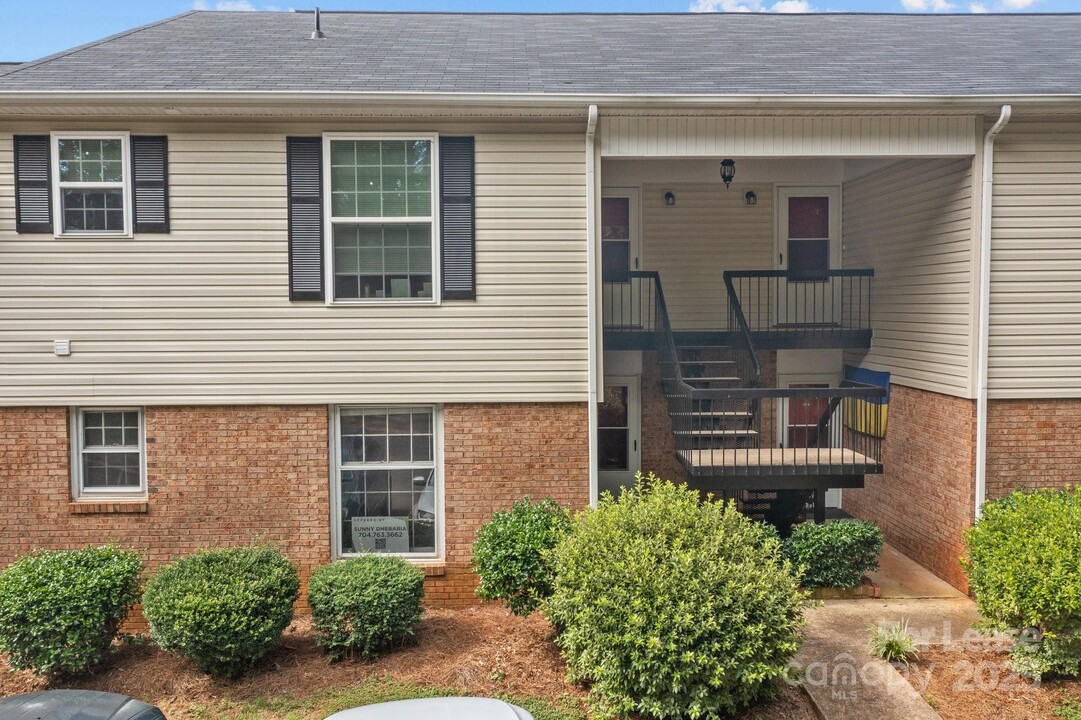 4605 Coronado Dr in Charlotte, NC - Building Photo