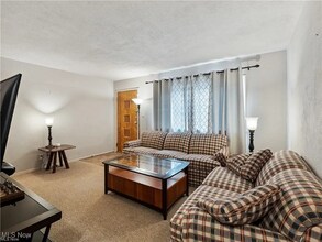 194 Dalepark Dr in Bedford, OH - Building Photo - Building Photo