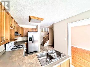 687 B Wild Ginger Ave in Waterloo, ON - Building Photo - Building Photo