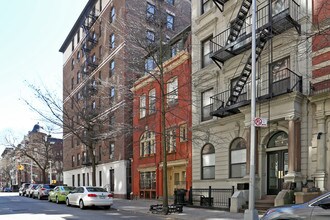 302 W 102nd St in New York, NY - Building Photo - Building Photo