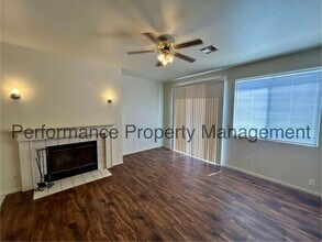 5016 Shadow Lake Dr in Bakersfield, CA - Building Photo - Building Photo