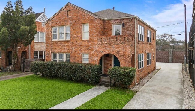 1631 Castle Ct in Houston, TX - Building Photo - Building Photo