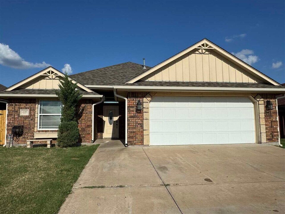 2310 SW 45th St in Lawton, OK - Building Photo