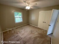 810 Parliament St photo'