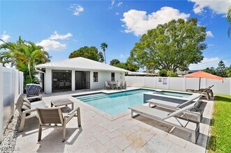 521 102nd Ave N in Naples, FL - Building Photo - Building Photo