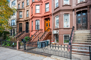17 Mac Donough St in New York, NY - Building Photo
