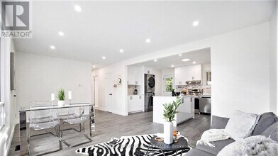 33 Majestic Dr in Ottawa, ON - Building Photo - Building Photo